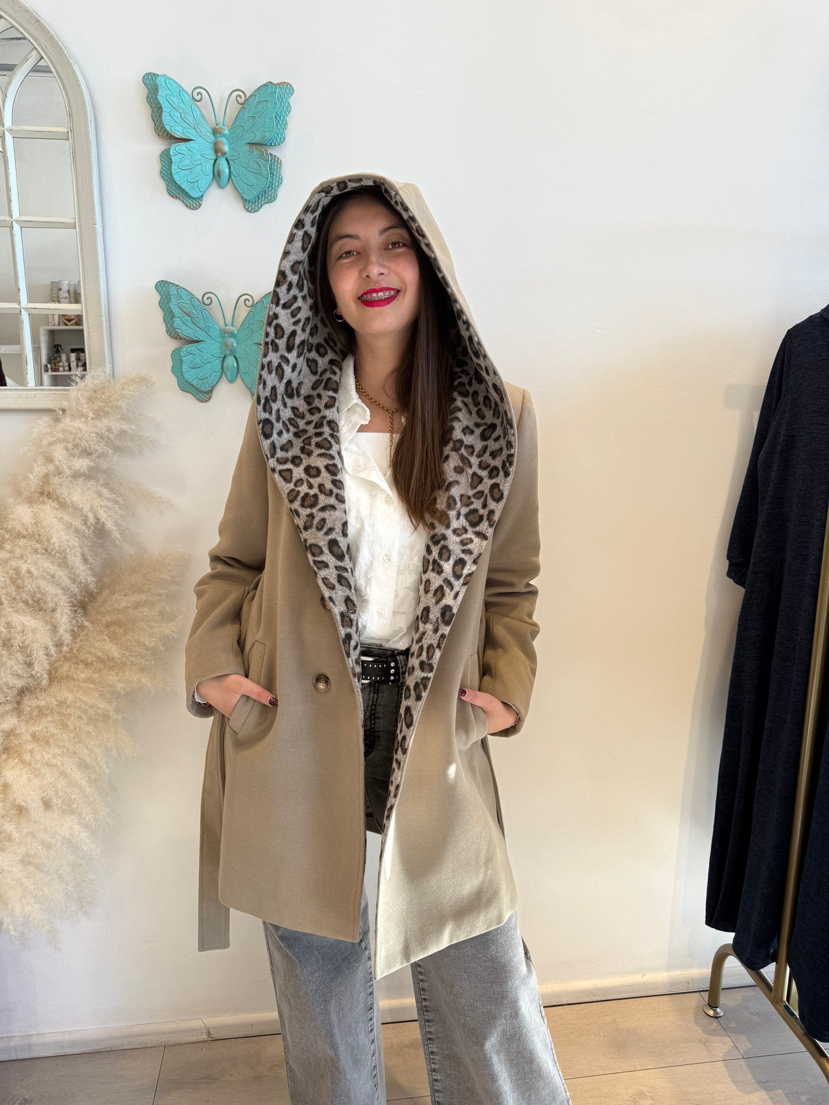 Abrigo con Gorro Print y Cinturón - Taupe / S